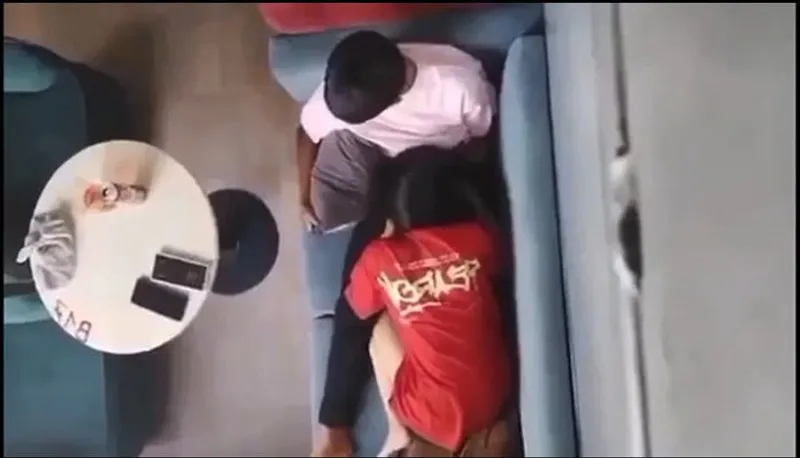 Quay lén nhân tình mút bú cho ghệ nơi công cộng