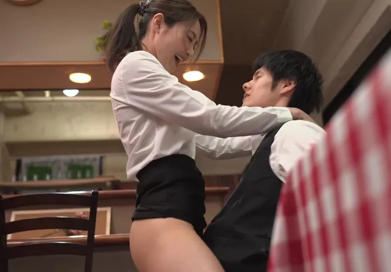 Cậu trai trẻ xxx cô nhân viên nữ có anh xã nhưng ông chồng “yếu”